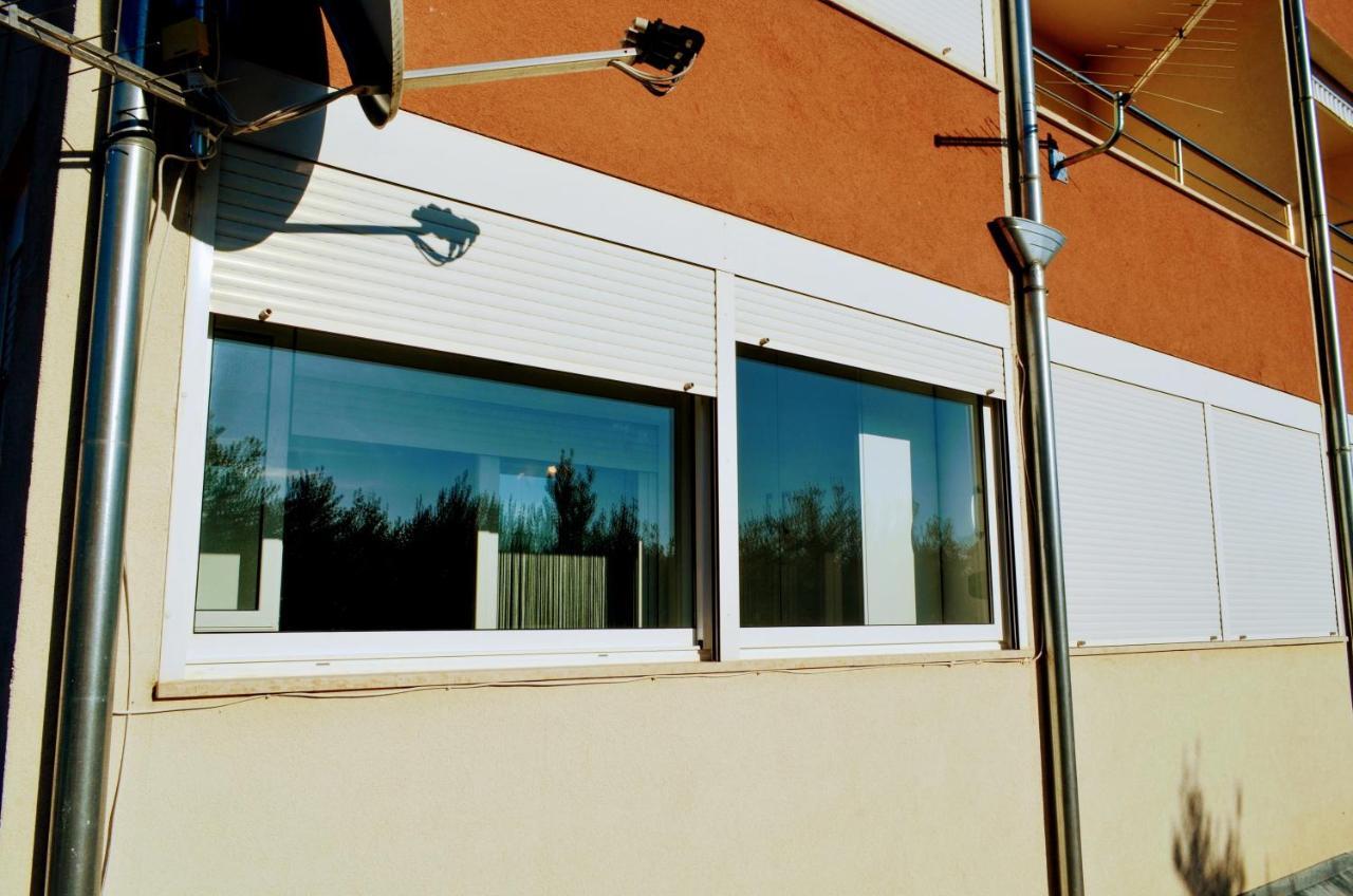 Mihaela Studio Apartmans 150M Near The Beach Kastela Exterior photo