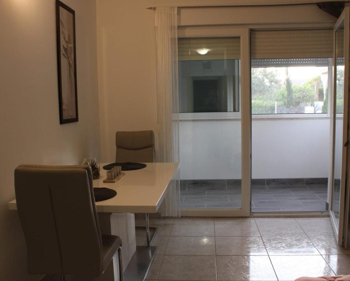 Mihaela Studio Apartmans 150M Near The Beach Kastela Exterior photo