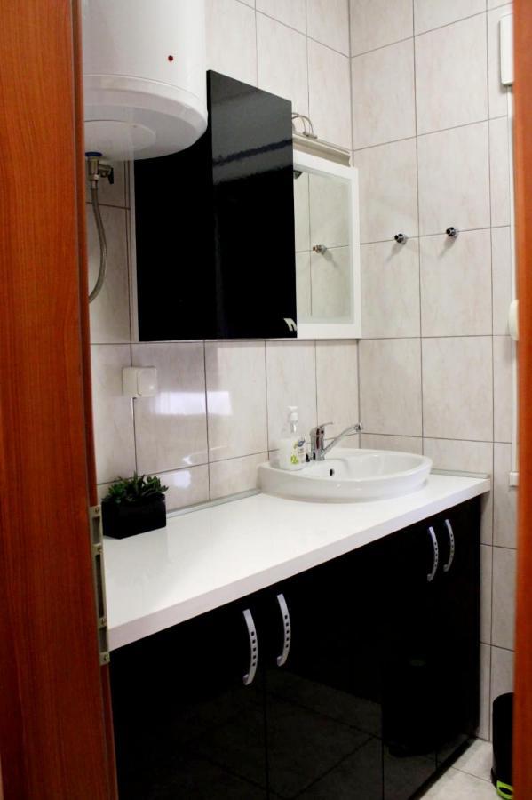 Mihaela Studio Apartmans 150M Near The Beach Kastela Exterior photo