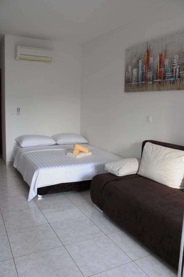 Mihaela Studio Apartmans 150M Near The Beach Kastela Exterior photo