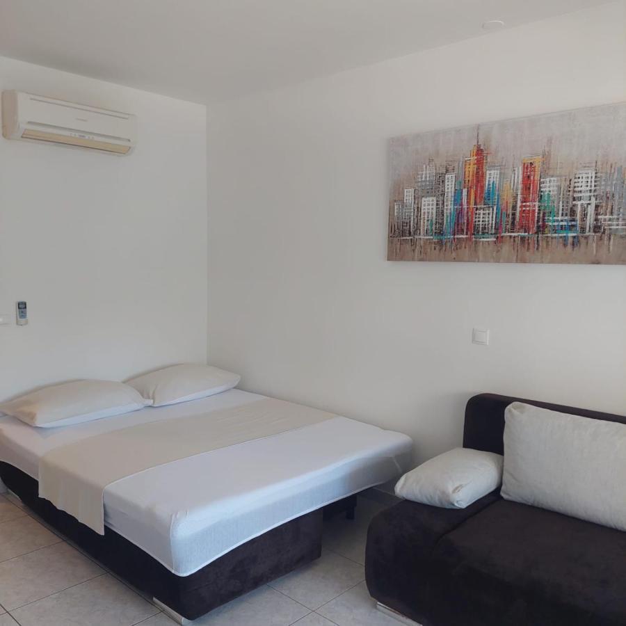 Mihaela Studio Apartmans 150M Near The Beach Kastela Exterior photo